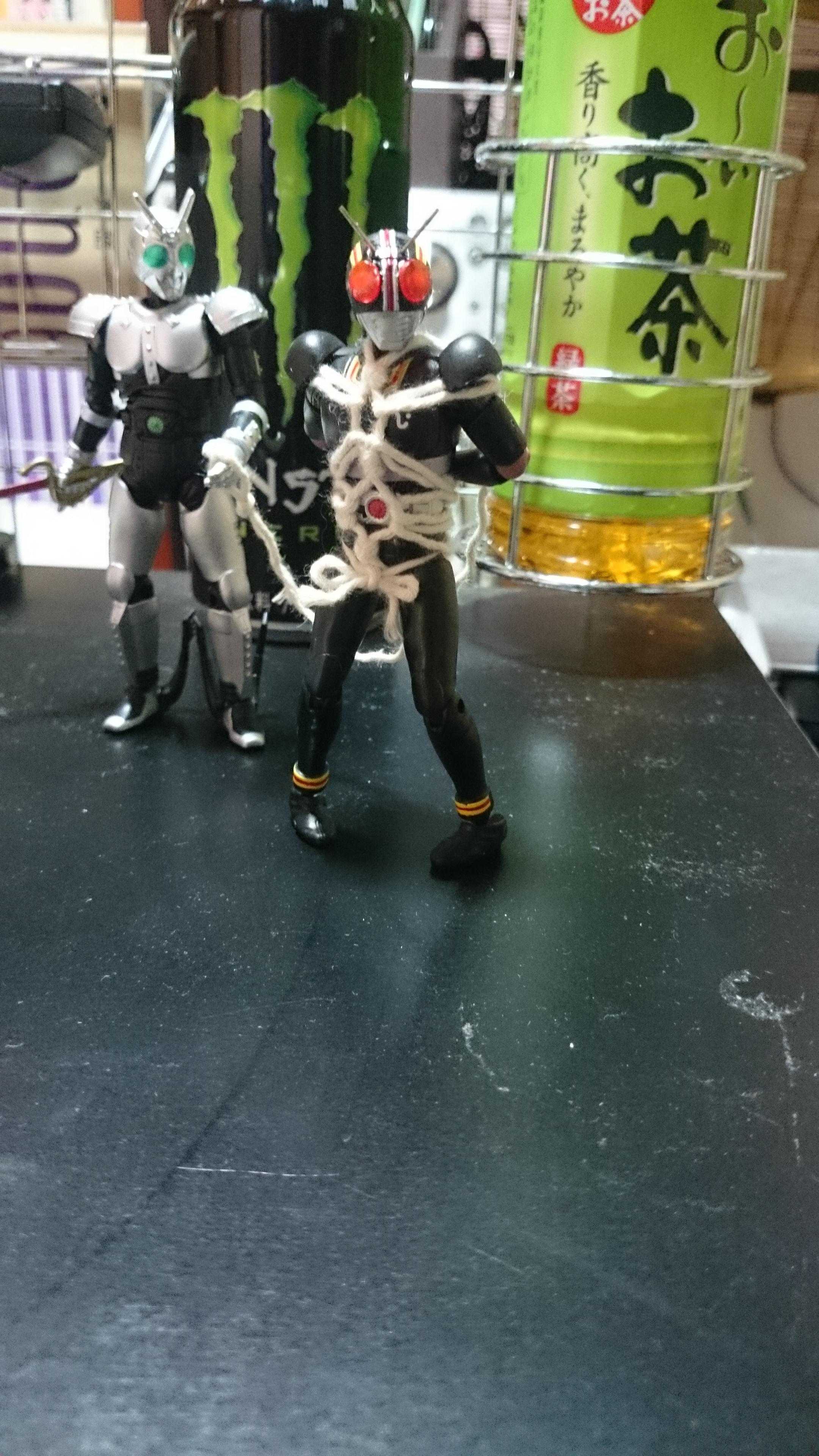 【画像】 覚えたての亀甲縛りを披露する